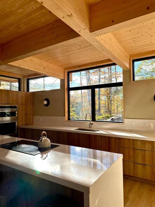 La Kabina with Mt Tremblant view