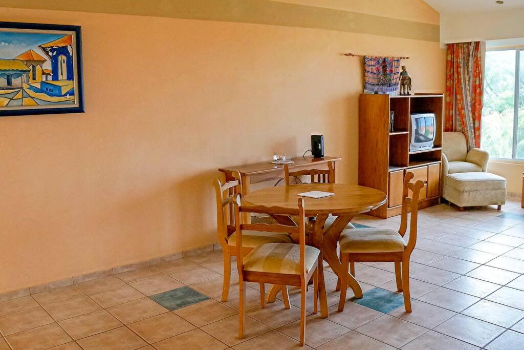 BL18 Bahia Langosta On the Beach 1bed 1bath