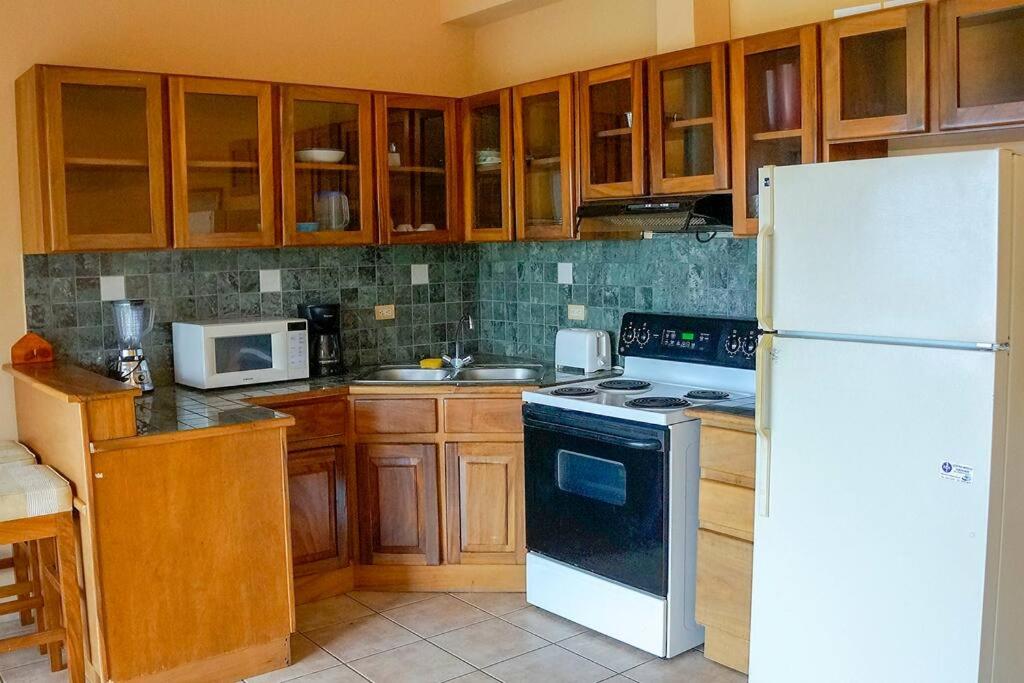 BL18 Bahia Langosta On the Beach 1bed 1bath