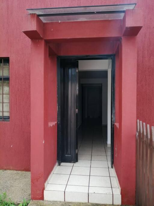 Casa Las Manzanas, con entrada independiente view 2