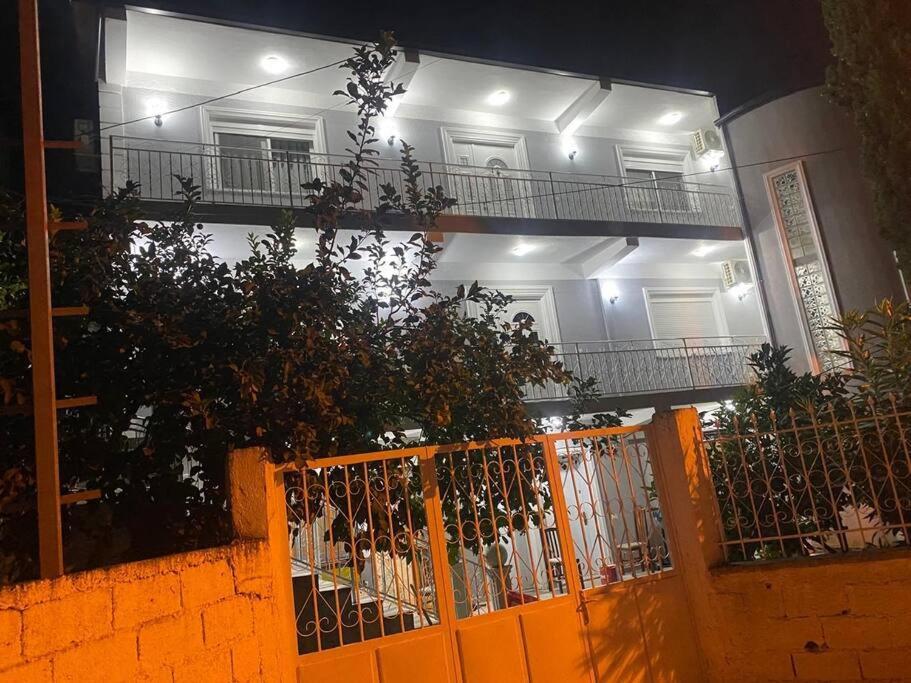 Vila Eagle 3