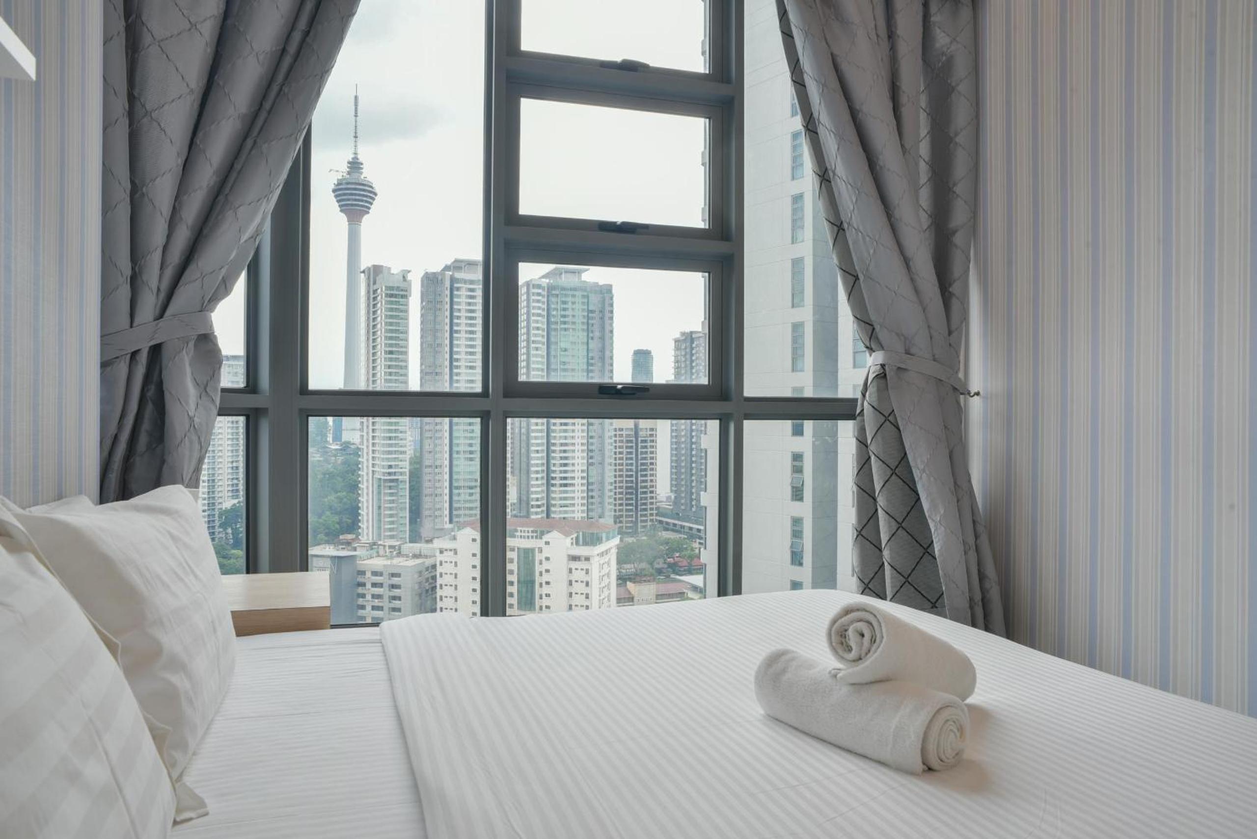 Infinity pool KL Tower View Bukit Bintang Netflix at Robertson