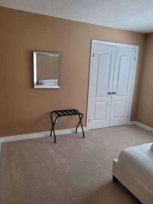 Huge Family home sleeps 10 with 3 parking spots