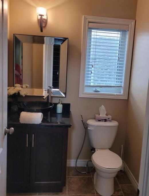 Huge Family home sleeps 10 with 3 parking spots