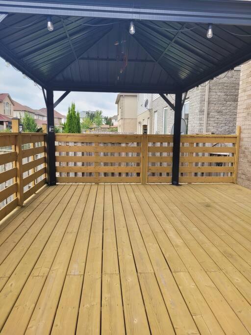 Huge Family home sleeps 10 with 3 parking spots