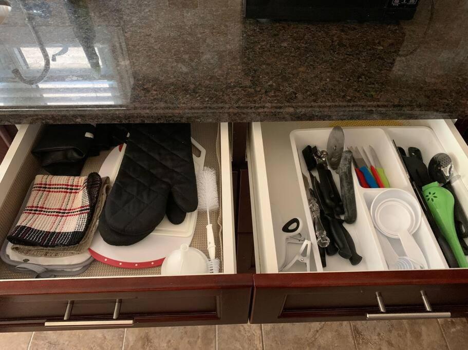 Huge Family home sleeps 10 with 3 parking spots