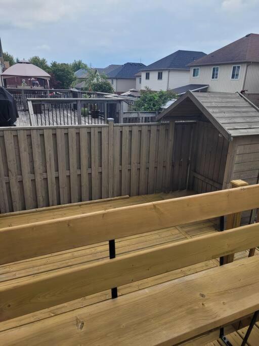 Huge Family home sleeps 10 with 3 parking spots