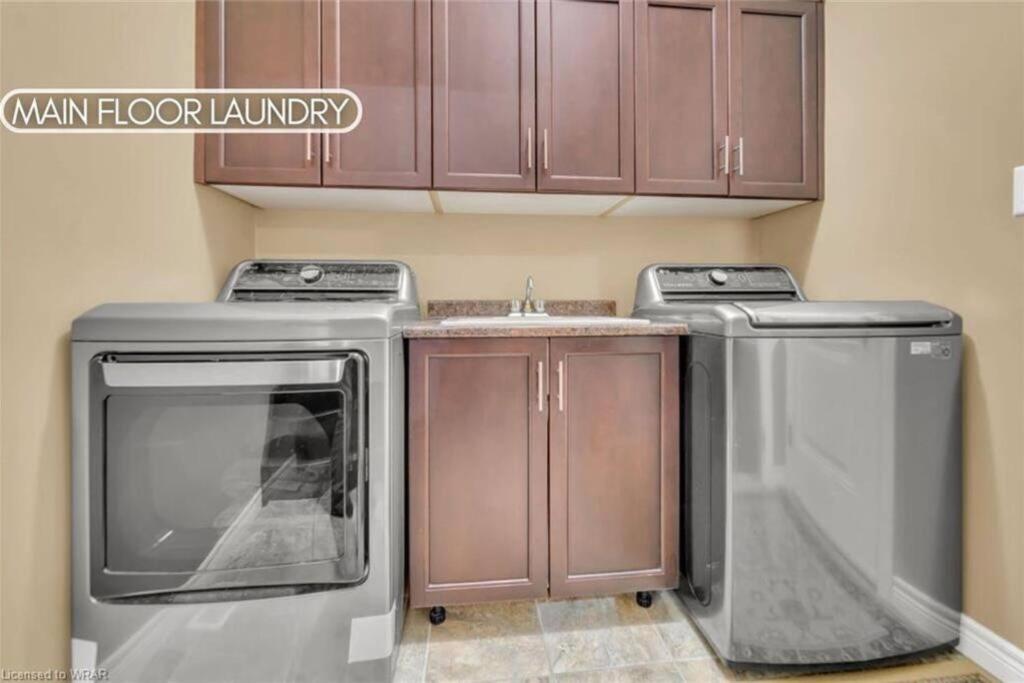 Huge Family home sleeps 10 with 3 parking spots