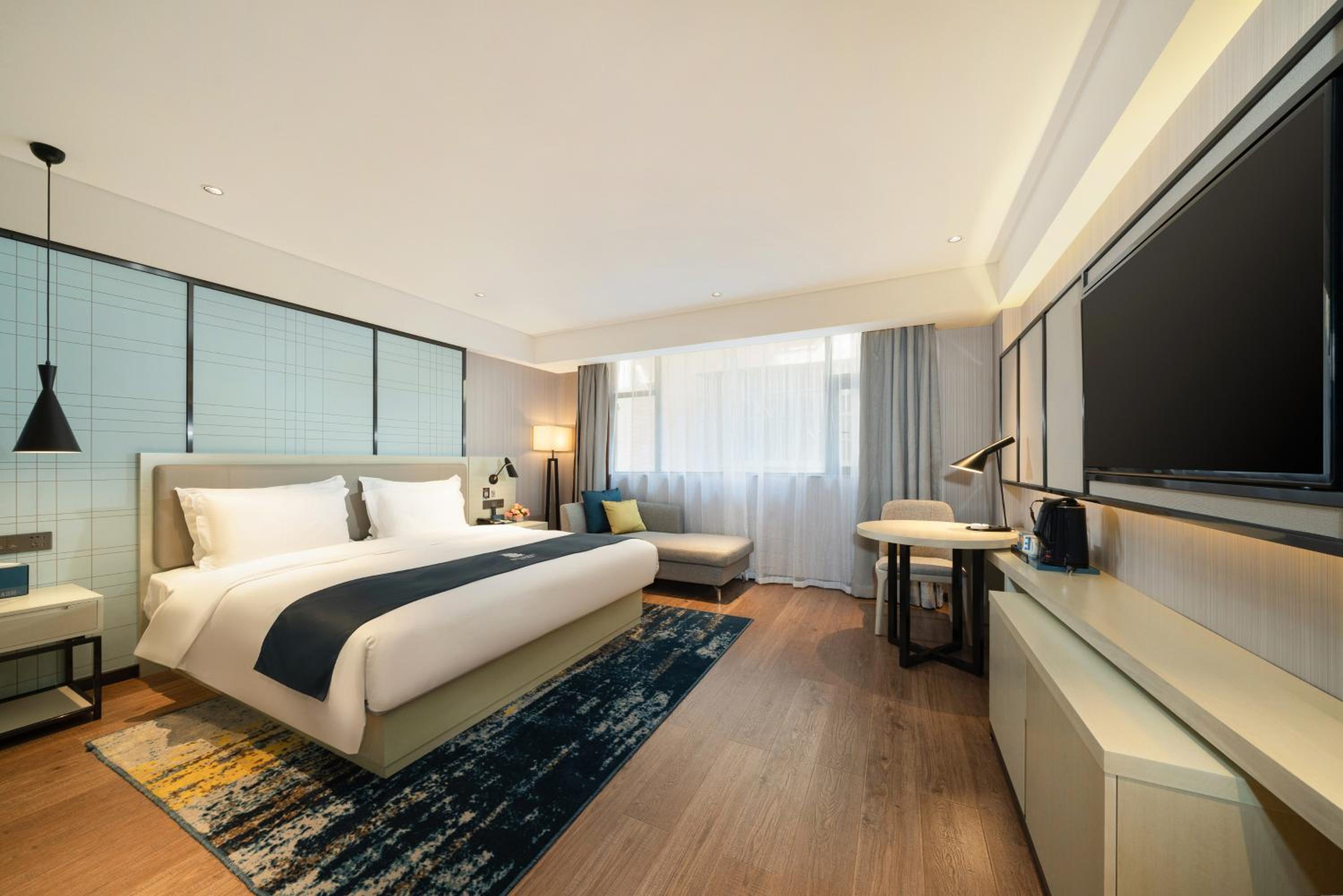 Echarm Hotel Wuzhou Canghai Lake High Speed Railway Station