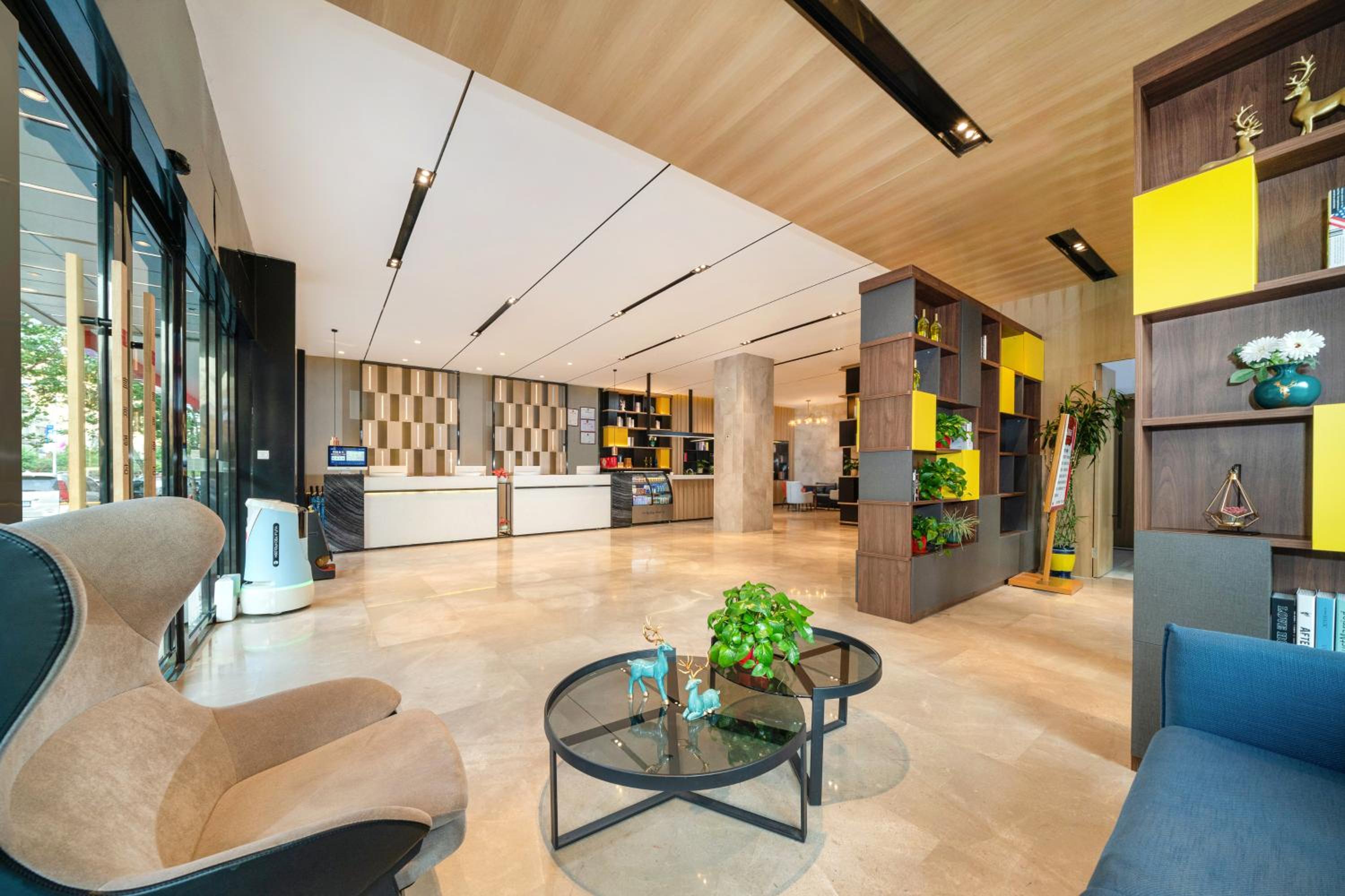 Echarm Hotel Wuzhou Canghai Lake High Speed Railway Station