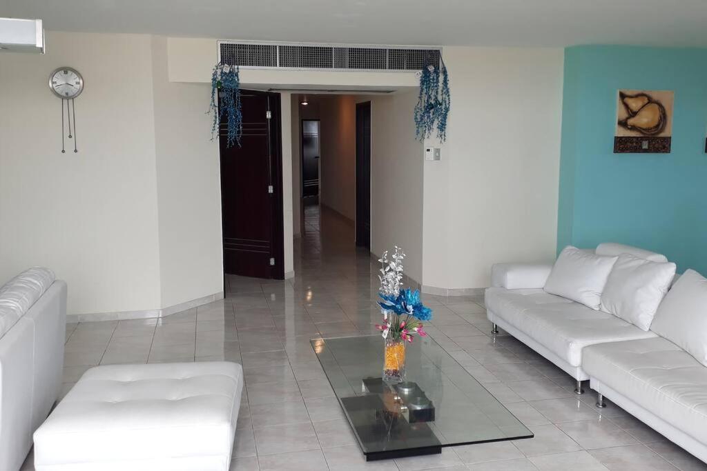 Apartamento en malecón de Salinas hermosa vista