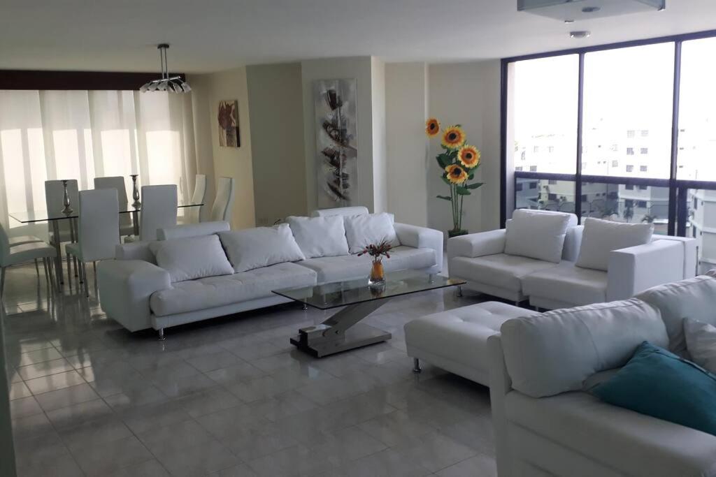 Apartamento en malecón de Salinas hermosa vista