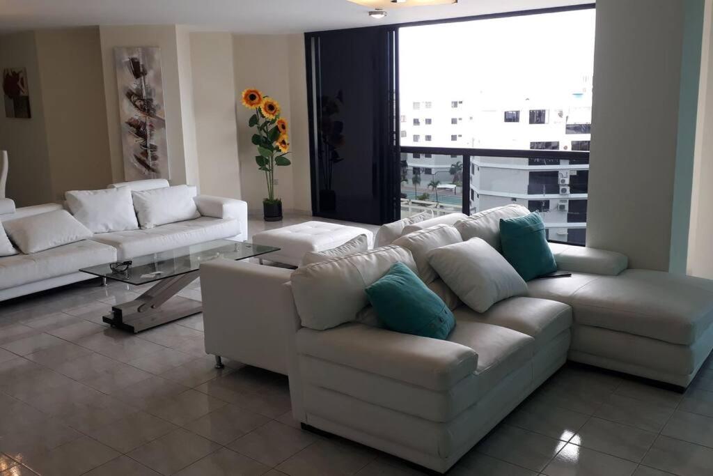 Apartamento en malecón de Salinas hermosa vista
