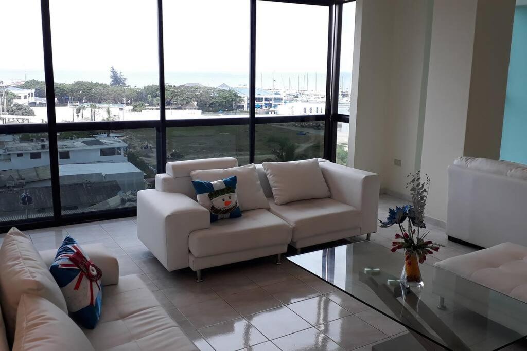 Apartamento en malecón de Salinas hermosa vista