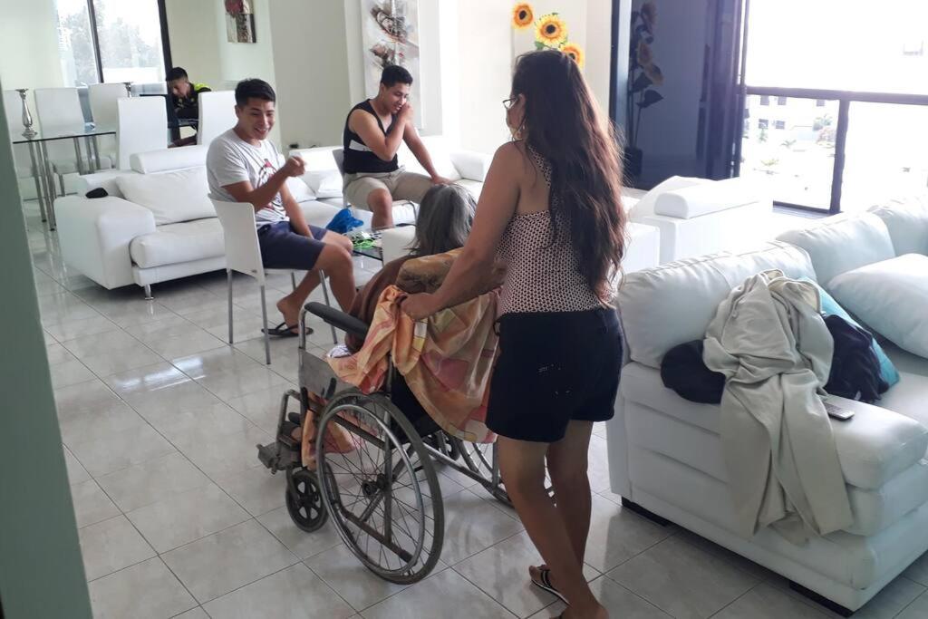 Apartamento en malecón de Salinas hermosa vista