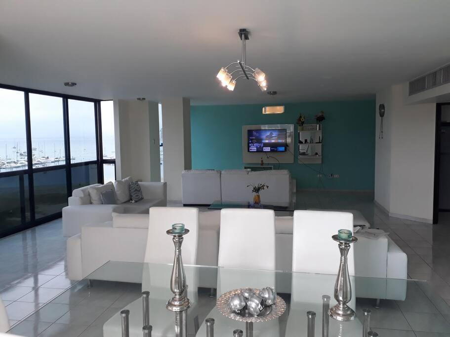 Apartamento en malecón de Salinas hermosa vista