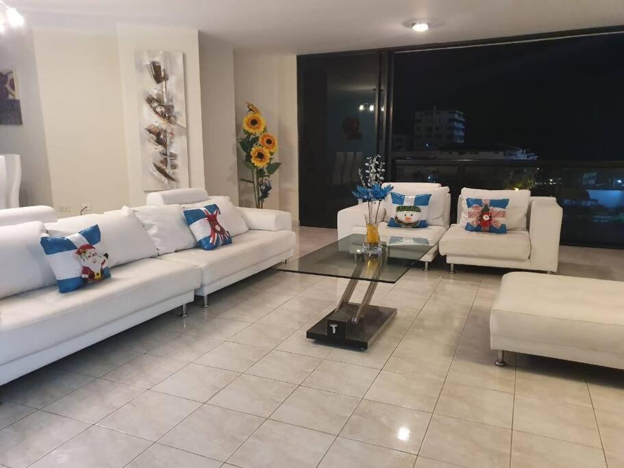 Apartamento en malecón de Salinas hermosa vista