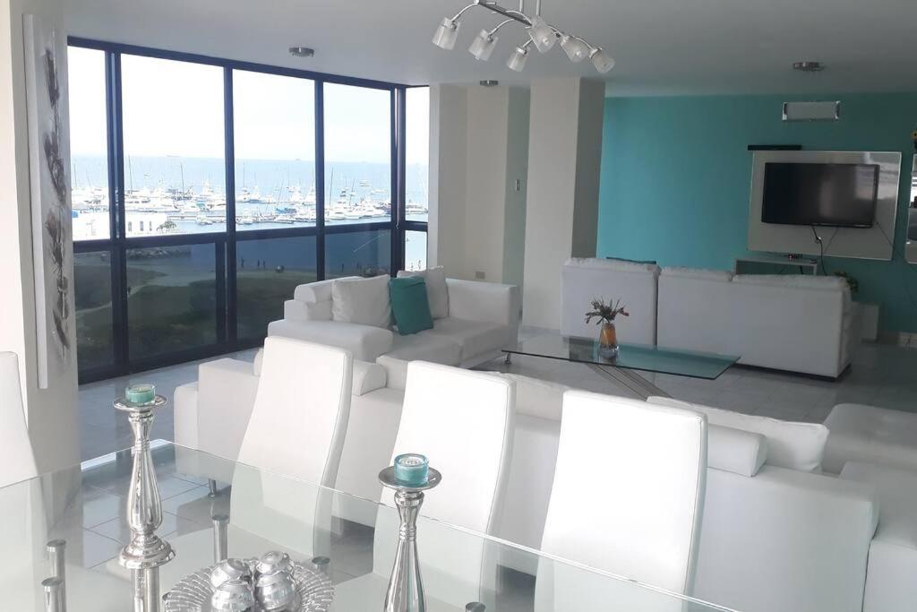 Apartamento en malecón de Salinas hermosa vista