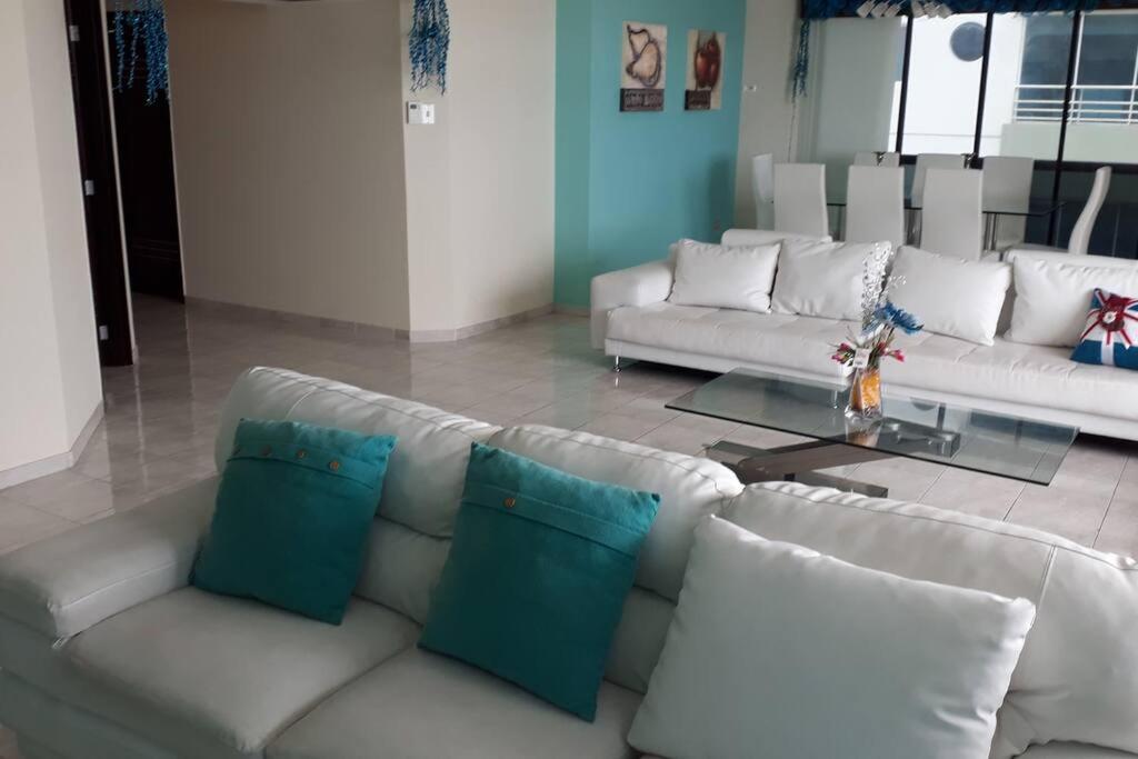 Apartamento en malecón de Salinas hermosa vista