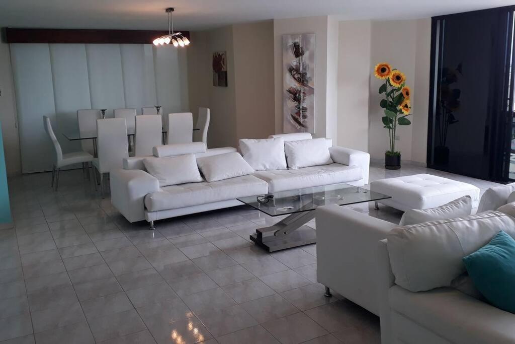 Apartamento en malecón de Salinas hermosa vista