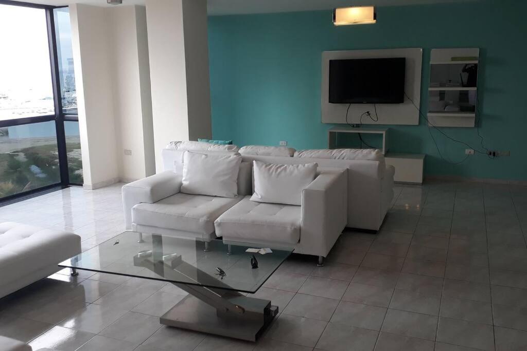 Apartamento en malecón de Salinas hermosa vista