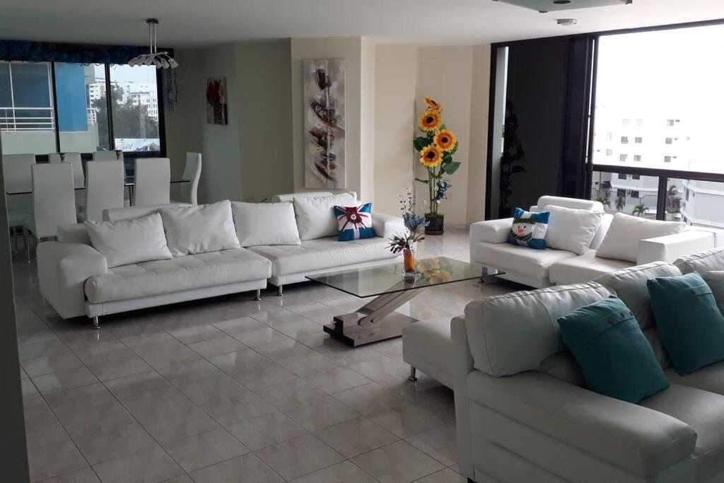 Apartamento en malecón de Salinas hermosa vista