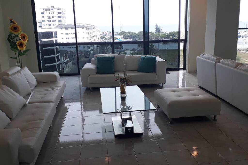 Apartamento en malecón de Salinas hermosa vista