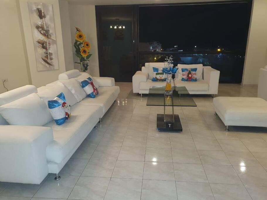 Apartamento en malecón de Salinas hermosa vista