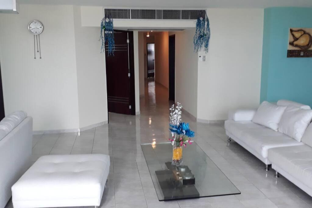 Apartamento en malecón de Salinas hermosa vista