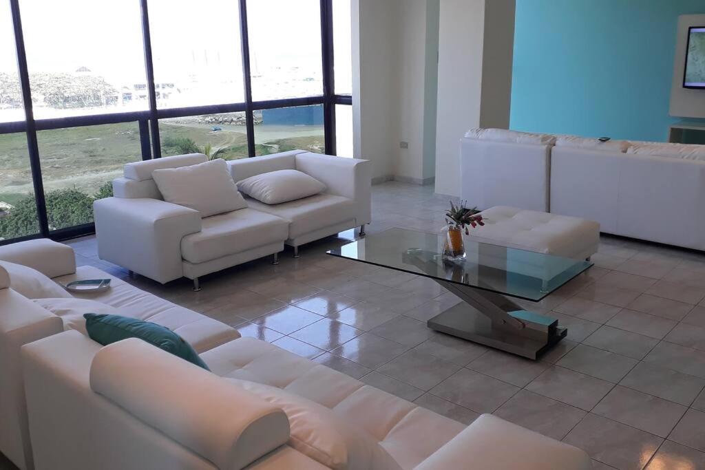 Apartamento en malecón de Salinas hermosa vista
