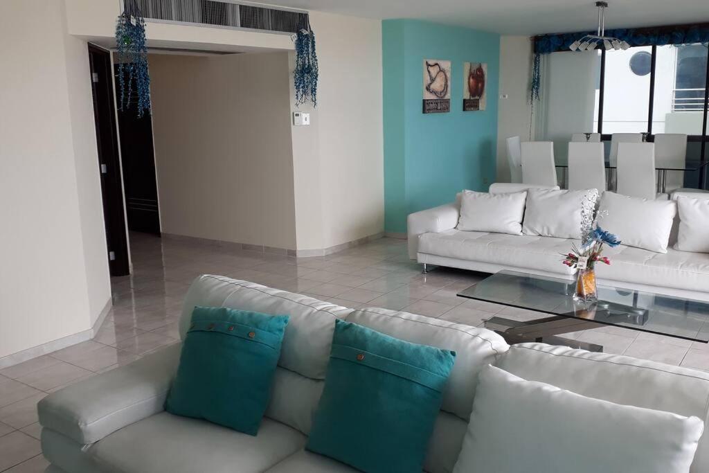Apartamento en malecón de Salinas hermosa vista