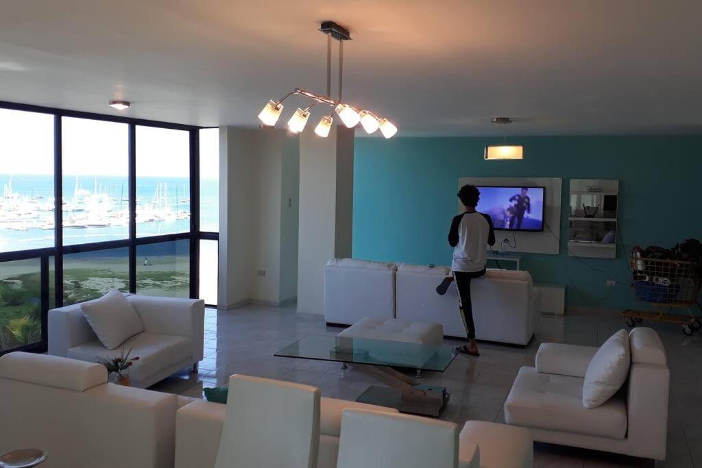 Apartamento en malecón de Salinas hermosa vista