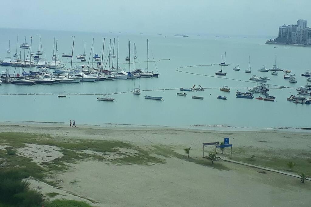 Apartamento en malecón de Salinas hermosa vista
