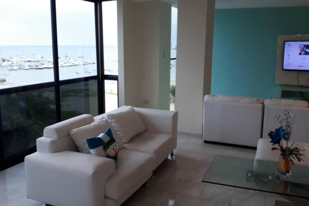 Apartamento en malecón de Salinas hermosa vista