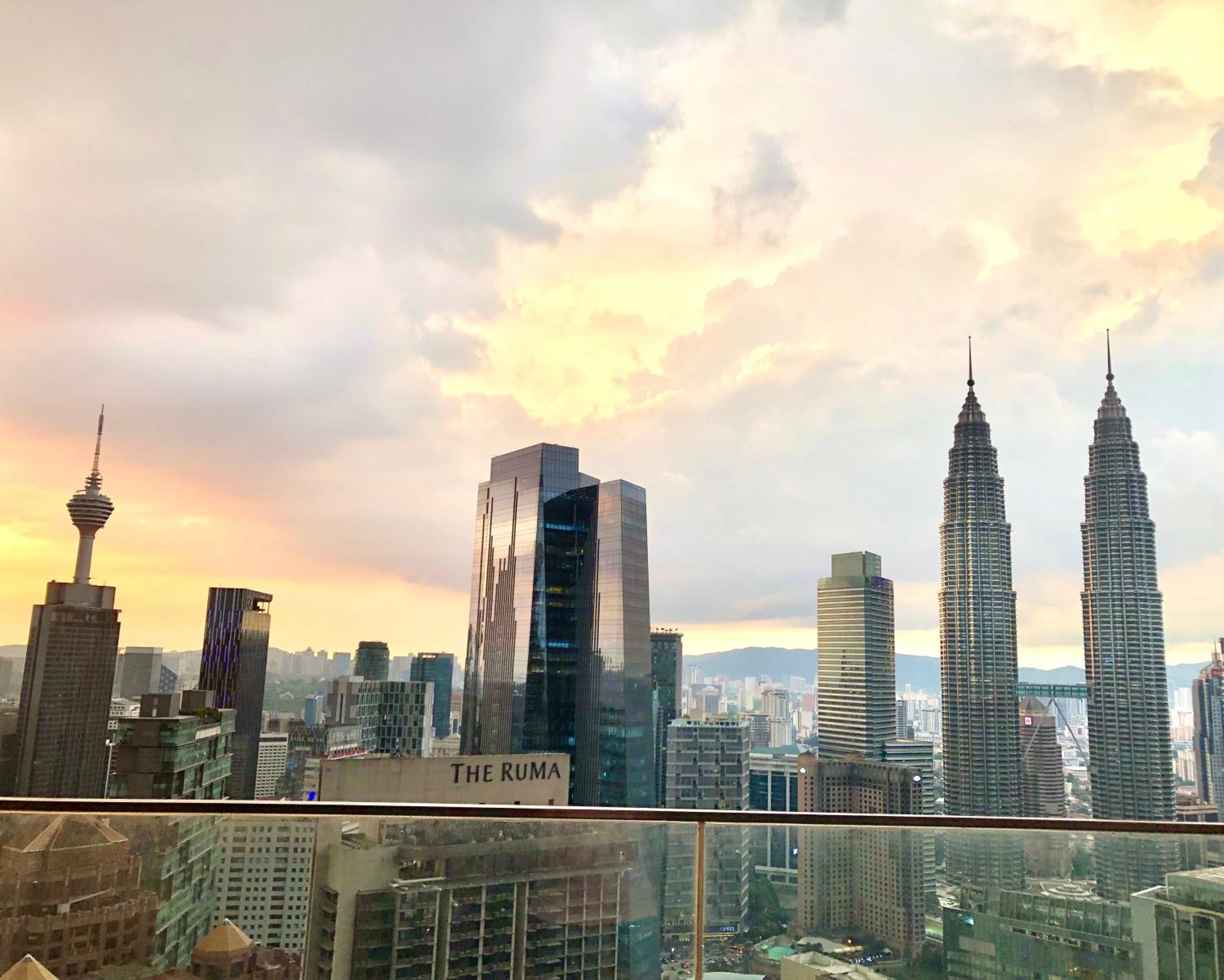 8 Kia Peng Suites KLCC by Luna