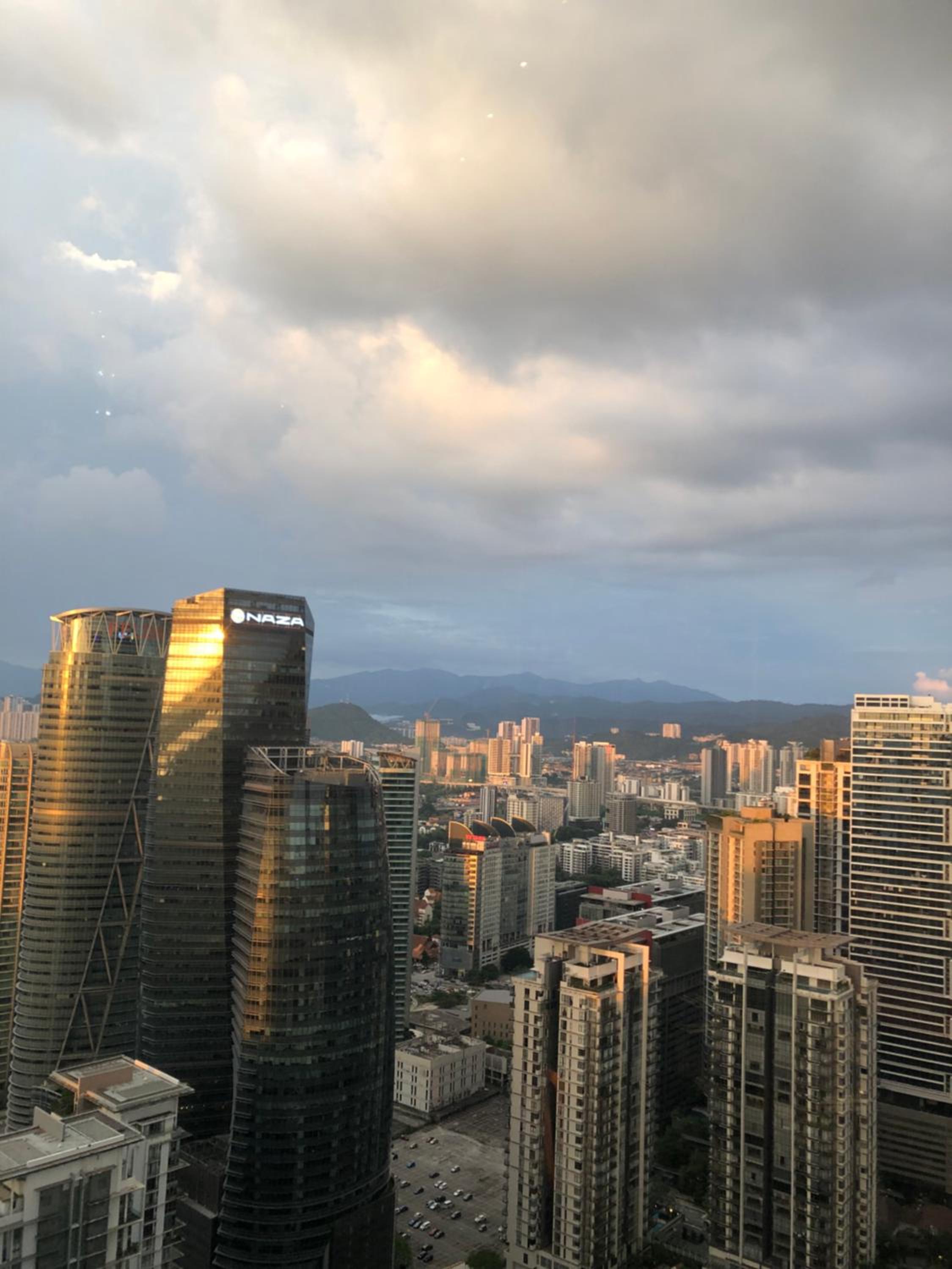 8 Kia Peng Suites KLCC by Luna