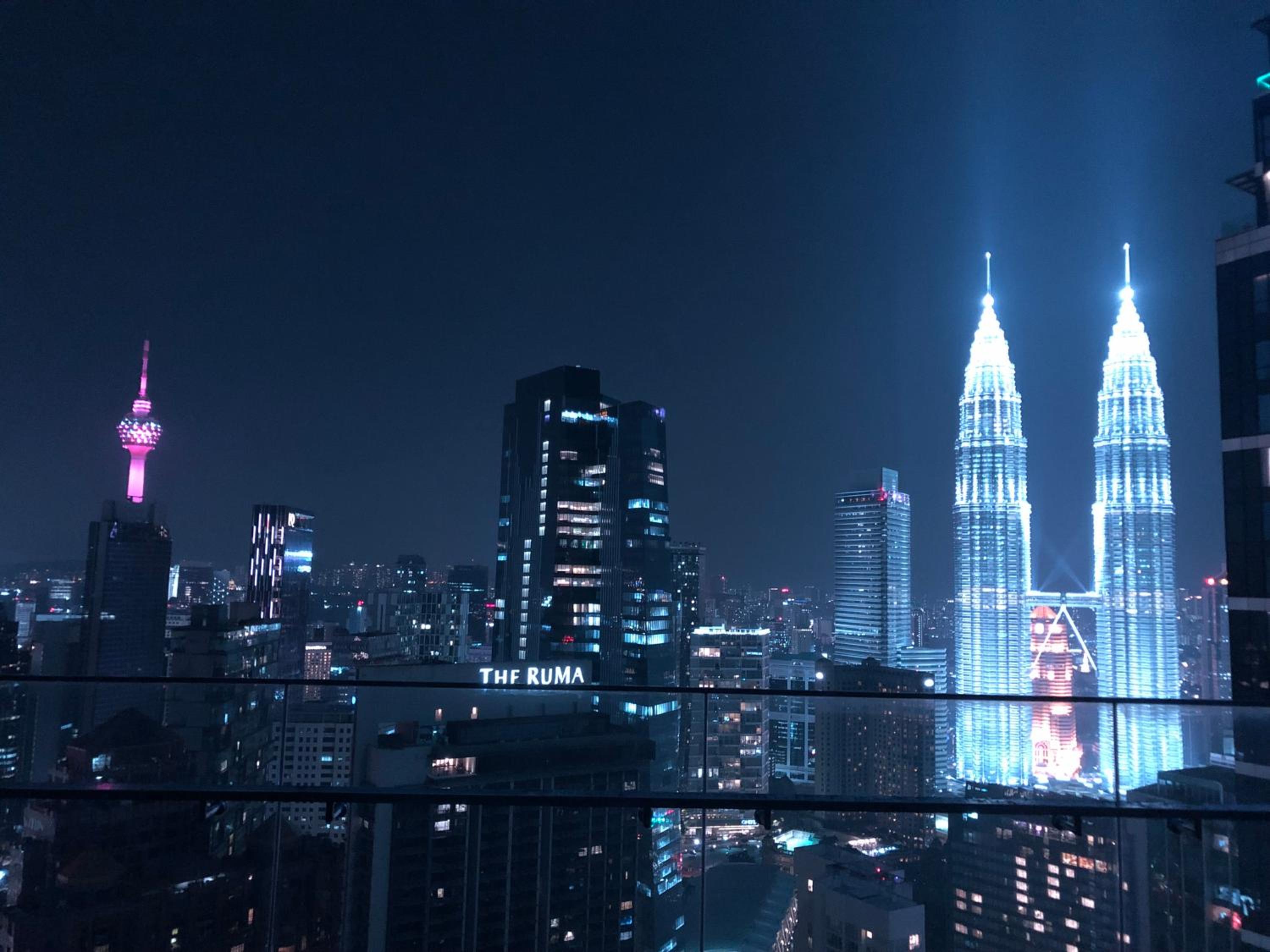 8 Kia Peng Suites KLCC by Luna