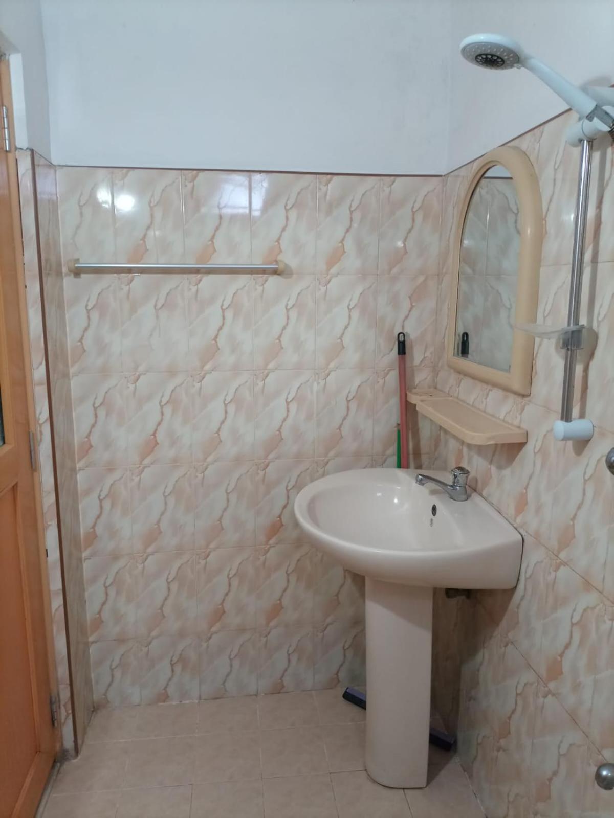 W7 Liya Rest inn view 2
