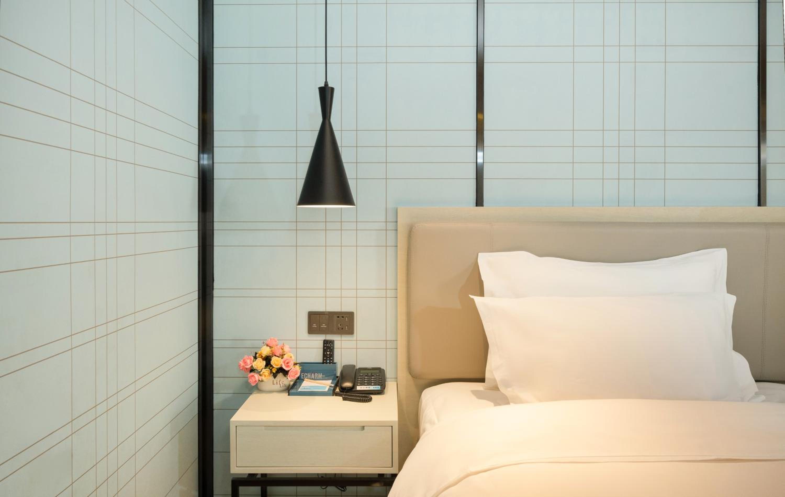 Echarm Hotel Wuzhou Canghai Lake High Speed Railway Station