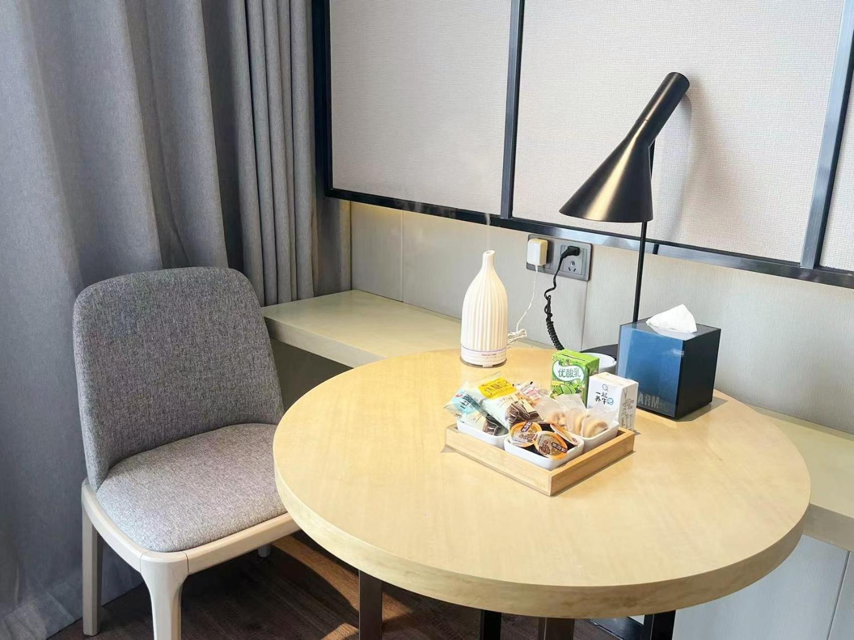 Echarm Hotel Wuzhou Canghai Lake High Speed Railway Station