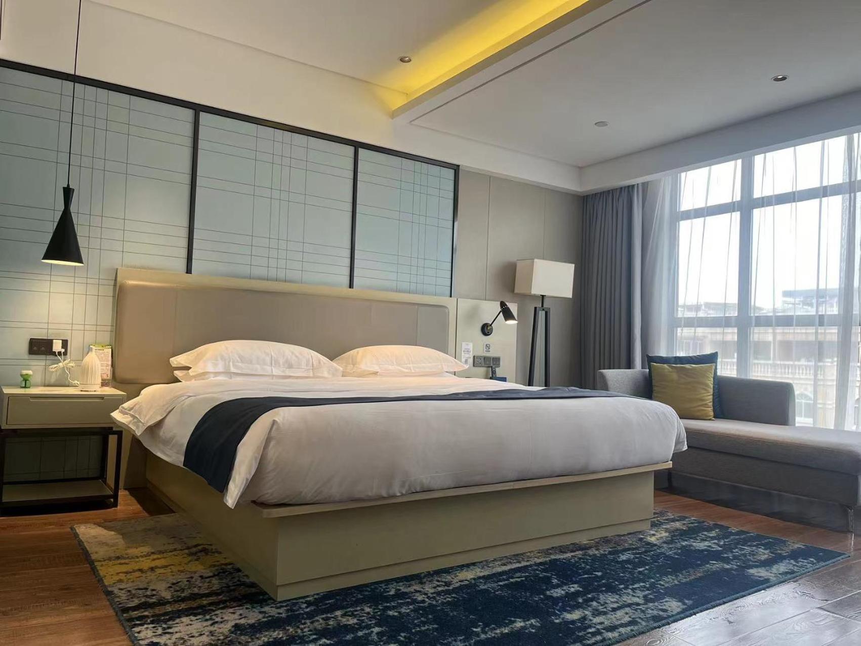 Echarm Hotel Wuzhou Canghai Lake High Speed Railway Station