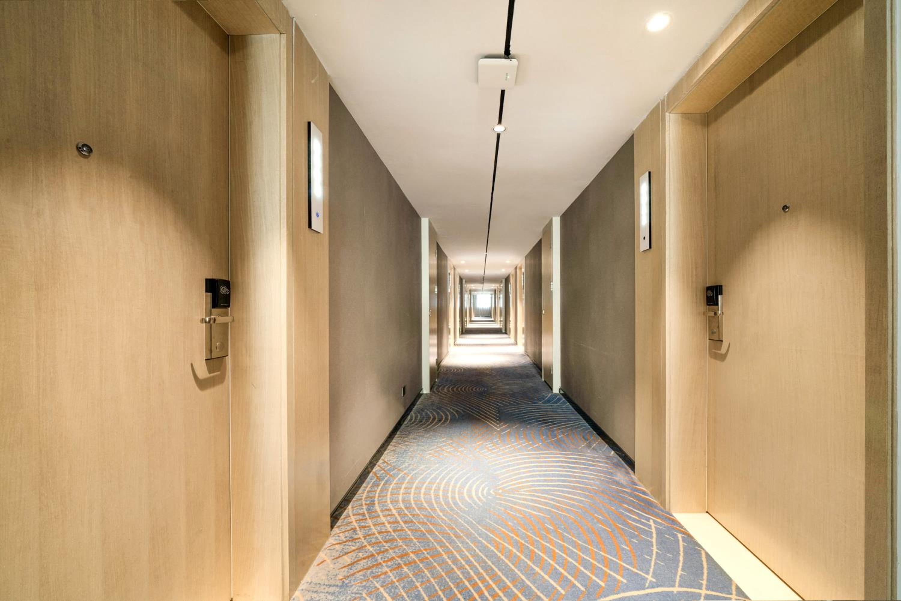 Echarm Hotel Wuzhou Canghai Lake High Speed Railway Station