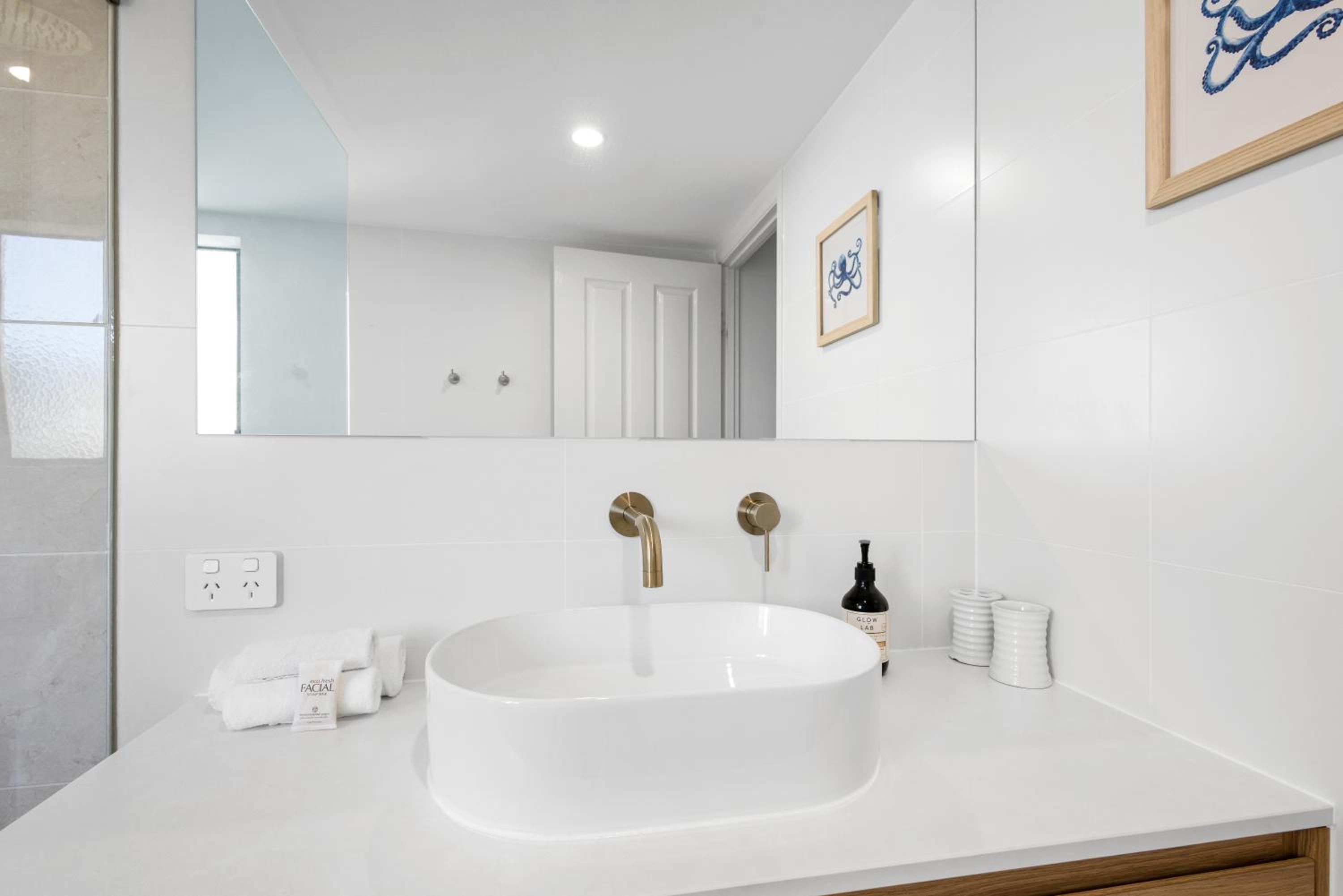 Salty Kisses @ Riverdance - 3 bedroom apartment