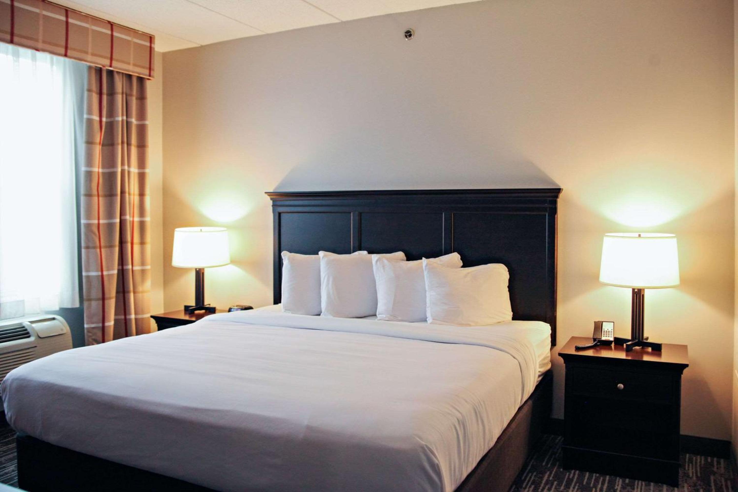 Country Inn & Suites by Radisson, Frackville (Pottsville), PA - Image 5