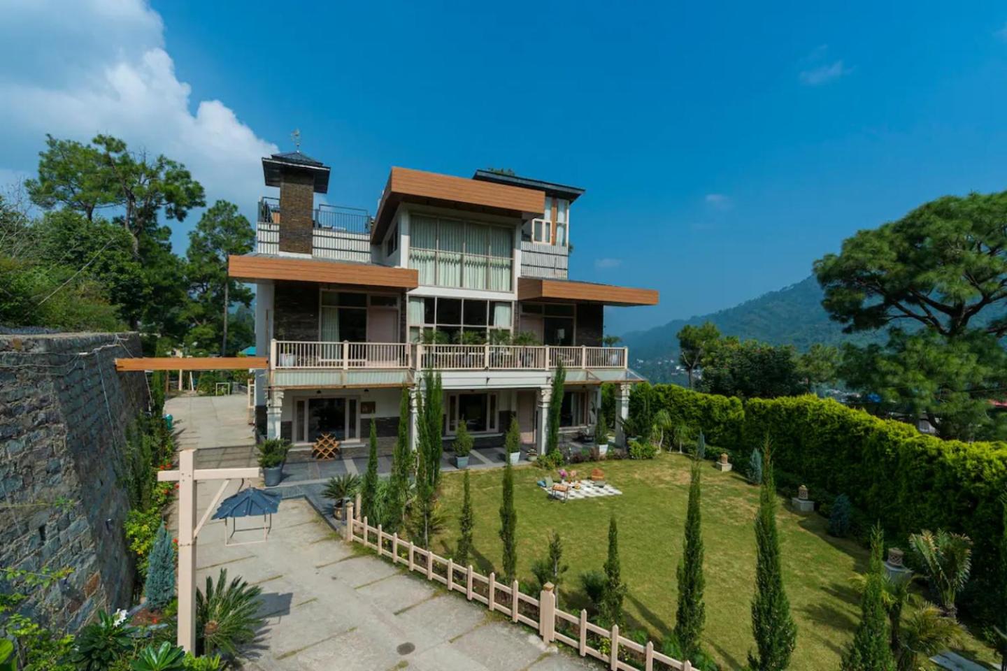 Home Zoned Luxe Modern Villa With Jacuzzi near Kasauli view 4