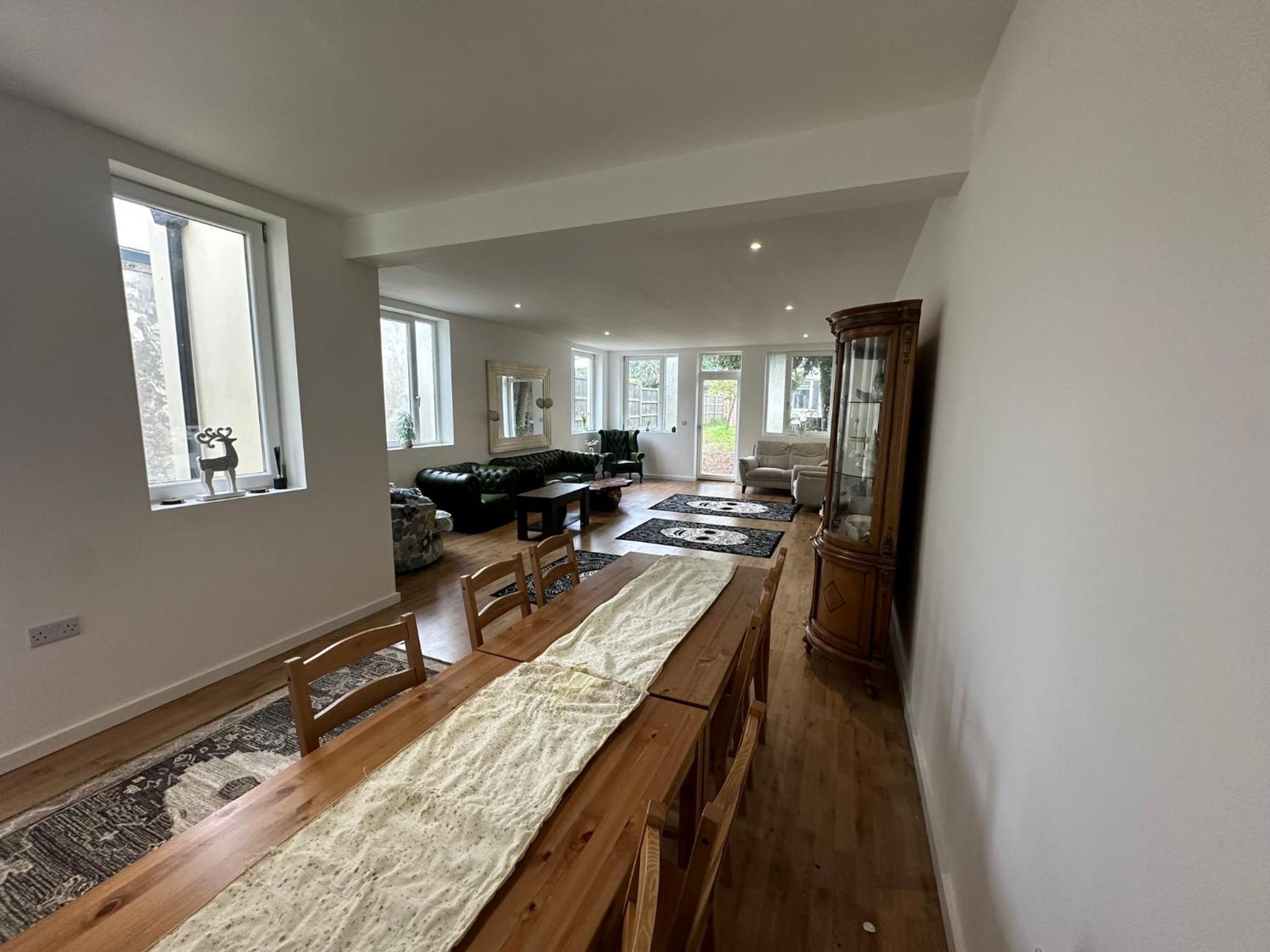North London A spacious 7 bedroom house accommodating up to 18 people complete with own gym and table tennis