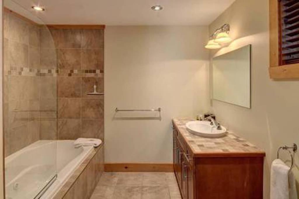 Luxury Lake Loghouse - Mont Tremblant