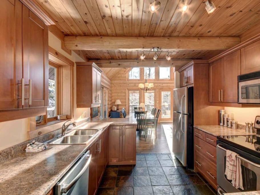 Luxury Lake Loghouse - Mont Tremblant