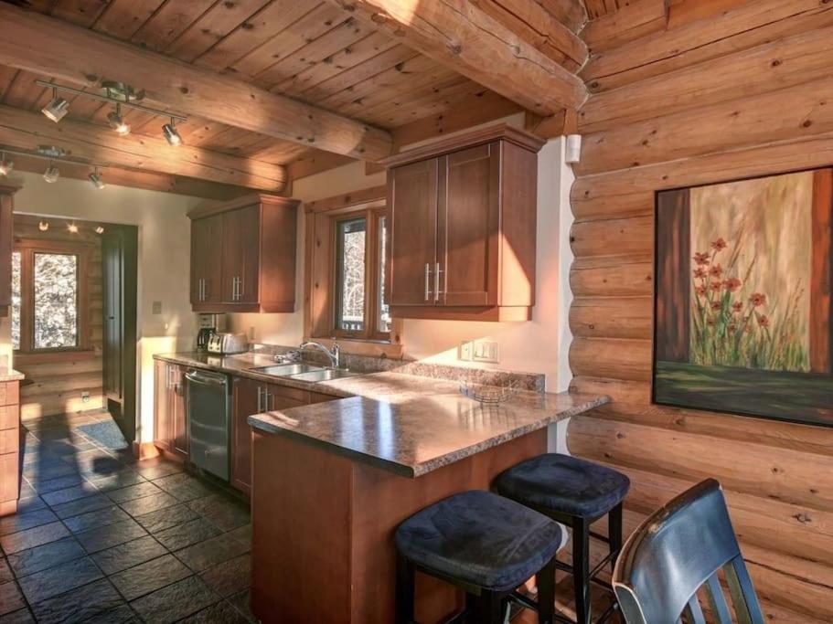 Luxury Lake Loghouse - Mont Tremblant