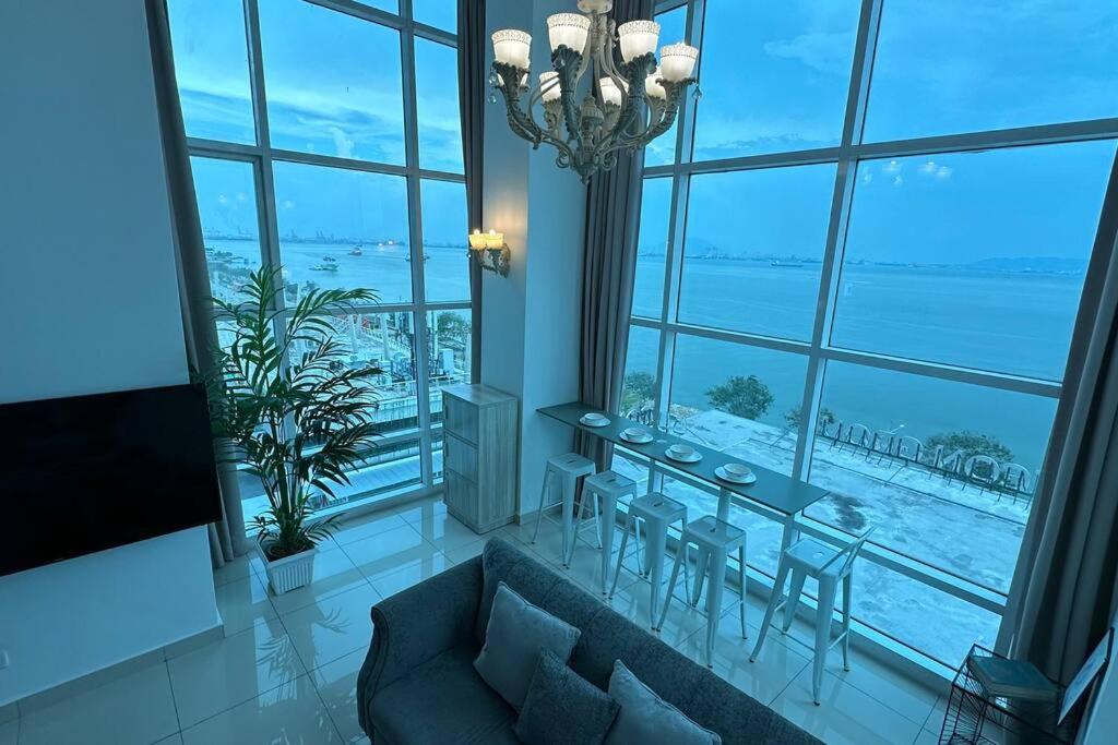 Seaview Seafront Duplex in Town with WiFi & Full Kitchen 66 photo 1